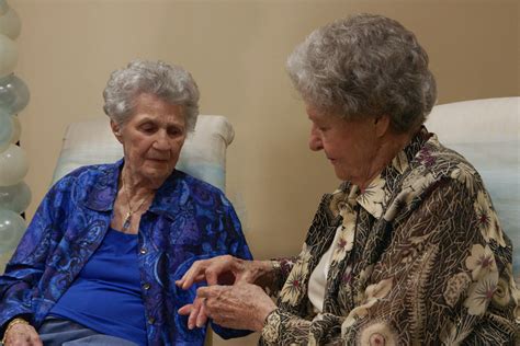 old granny lesbians|New Netflix Doc Shows Lesbian Couples 60+ Year Hidden。